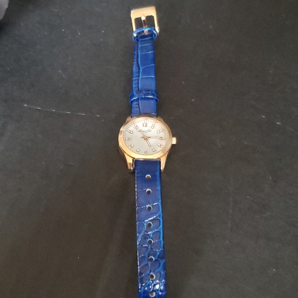 Kennett Cole Watch View 2
